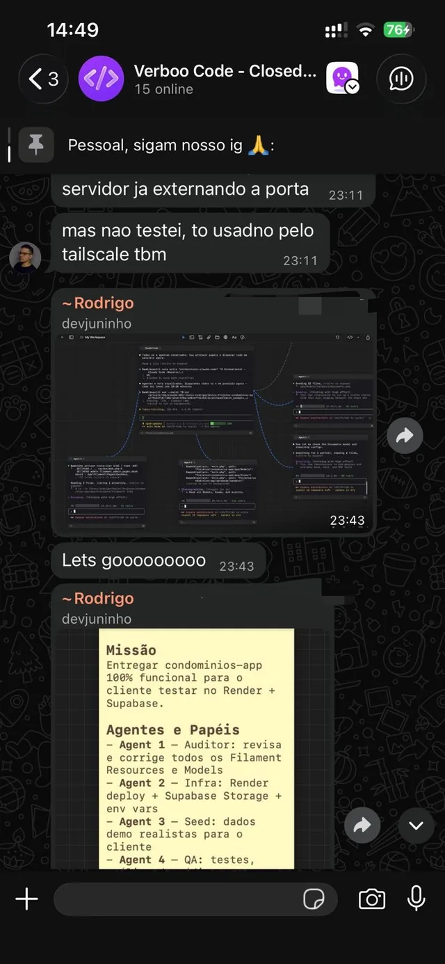 Dev orquestrando um squad de agentes com o Verboo Code e comemorando no grupo